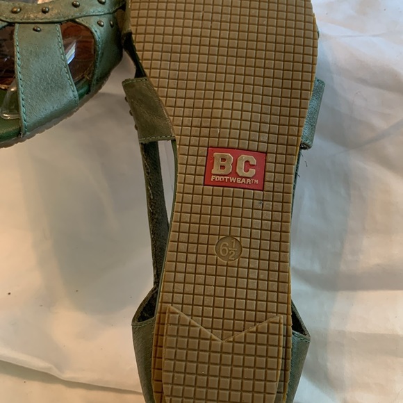 Moss green flats - Picture 3 of 7